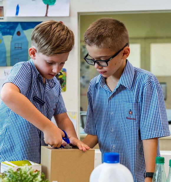 primary Middleton International School Children From Primary